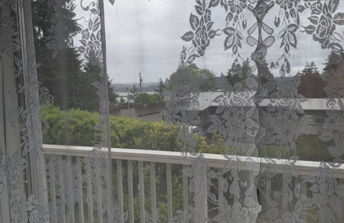 Coos Bay Apartment | Cozy apartment with bay view