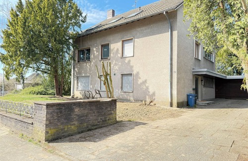 Leverkusen Apartment | Cozy apartment with 2 single beds & kitchen in Leverkusen