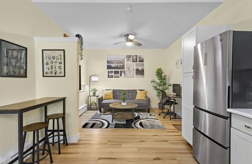Constable Hook House | Cozy Apartment with Max Comfort