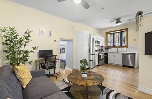 Constable Hook House | Cozy Apartment with Max Comfort