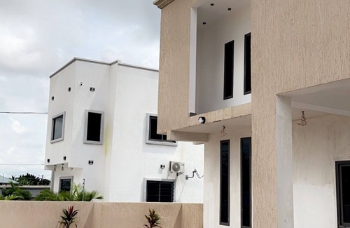 Kasoa Apartment | Cozy apartment with Swimming pool.