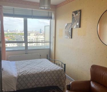 Sint-Jans-Molenbeek Apartment | Cozy apartment with terrace view of Brussels