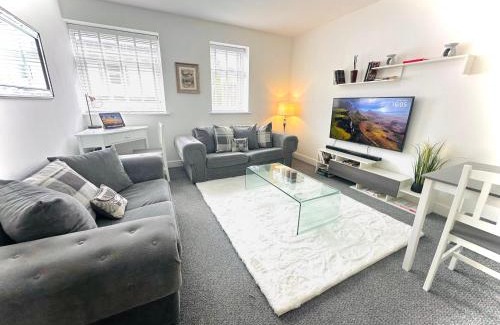 Swindon Apartment | Cozy Apartments By Singh