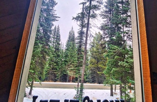 Okanagan-Similkameen Cabin | Cozy APEX Cabin 4 bedrooms- 8 beds - 5 min walk to village. 35 min to Penticton