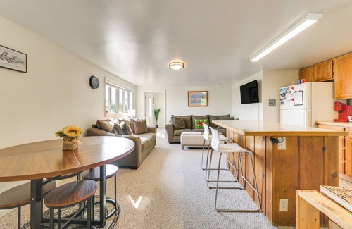 St Ignace Apartment | Cozy Apt < 1 Mi Near Lake Huron & Mackinac Island!