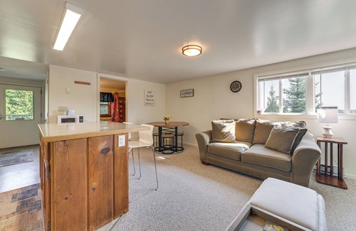 St Ignace Apartment | Cozy Apt < 1 Mi Near Lake Huron & Mackinac Island!