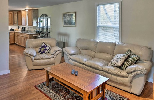Dexter Apartment | Cozy Apt by ITS 85 Trail, ½ Mi to Lake Wassookeag!
