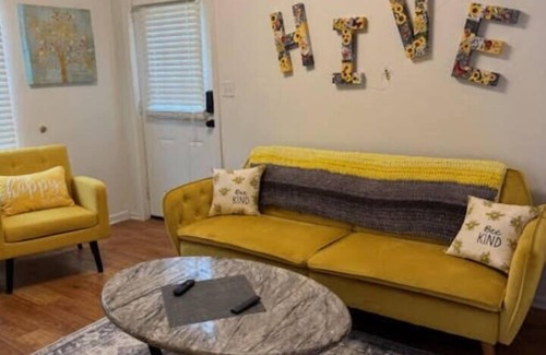 Alma Apartment | Cozy Apt- Centrally located