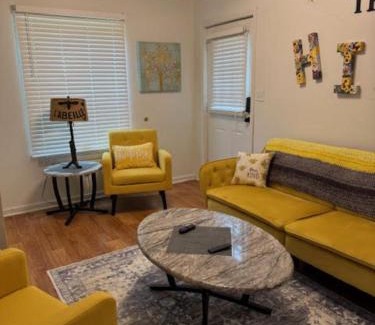 Alma Apartment | Cozy Apt- Centrally located