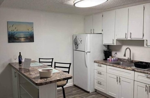 Golden Glades - The Woods Apartment | Cozy Apt min to Mayo*Beaches*Free Wi-Fi*Coffee*Tea
