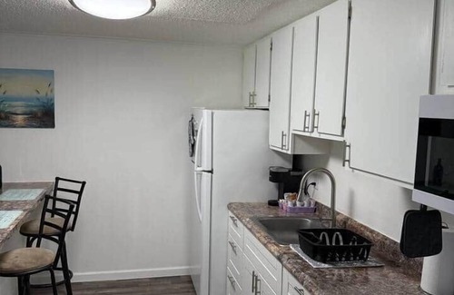 Golden Glades - The Woods Apartment | Cozy Apt min to Mayo*Beaches*Free Wi-Fi*Coffee*Tea