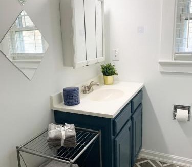 Kamm's Corners Apartment | Cozy Apt Near Airport & Parking