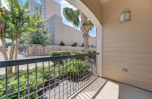 Astrodome Apartment | Cozy Apt NRG Pool,Wi-Fi, Free Parking, PetsOK!