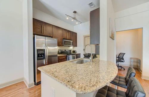 Astrodome Apartment | Cozy Apt NRG Pool,Wi-Fi, Free Parking, PetsOK!