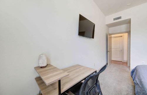Astrodome Apartment | Cozy Apt NRG Pool,Wi-Fi, Free Parking, PetsOK!