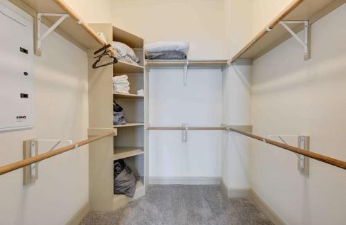 Astrodome Apartment | Cozy Apt NRG Pool,Wi-Fi, Free Parking, PetsOK!