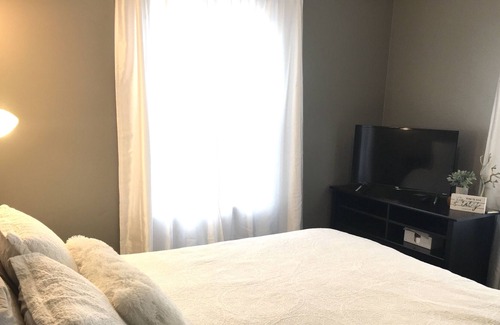 Warren Apartment | Cozy Apt. WIFI, Monthly Rates, Full Kitchen, near Eastwood Mall, restaurants