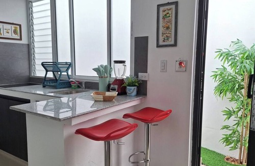 Parque Lefevre Apartment | Cozy Apt+WiFi+Kitchen+AC+Laundry+TV+Parking@Panamá