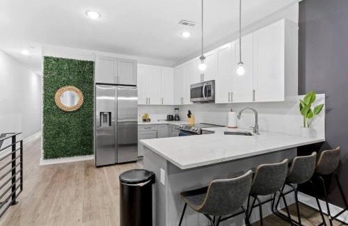 North Philadelphia East Apartment | Cozy Apt With Mini Golf, Basement Sleeps 8