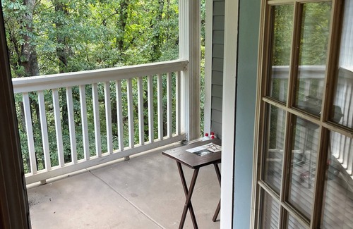 Duluth Apartment | Cozy apt with pool/grill/gym/ac/parking/balcony in safe Duluth. Suburbs of ATL!