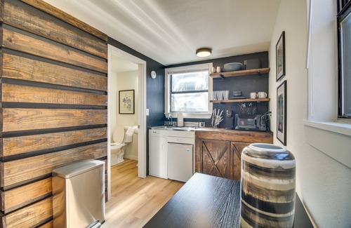 Gentry Apartment | Cozy Arkansas Getaway ~ 4 Mi to Siloam Springs!