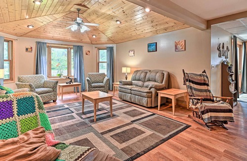 Arkdale House | Cozy Arkdale Home w/ Fire Pit, Walk to Lake!