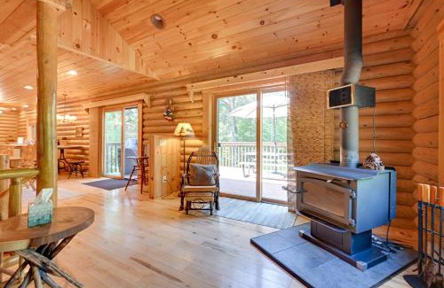 Arkdale House | Cozy Arkdale Wood Cabin Near Petenwell Lake!