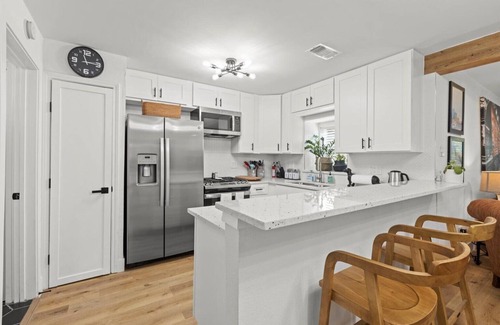 Central Arlington House | Cozy Arlington Bungalow 4/Mins to AT&T Stadium/Globe Life Field
