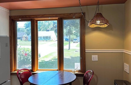 Youngstown House | Cozy Art & Nature Getaway