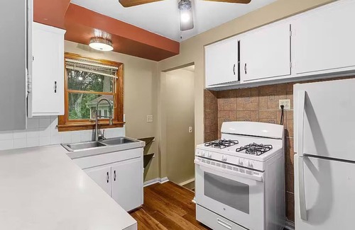 Youngstown House | Cozy Art & Nature Getaway
