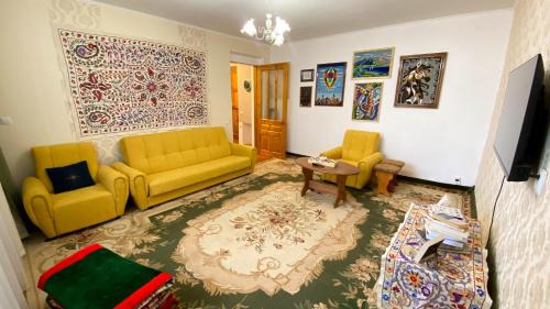 Karakol Apartment | Cozy Artist Flat near Karakol Main Square