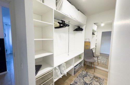Tondi Apartment | Cozy & artsy apartment, dedicated office room & walk-in closet!