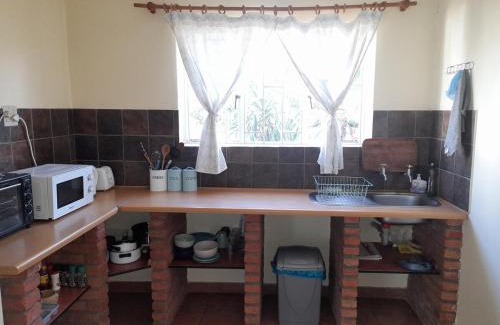 Windhoek Central Apartment | Cozy arty apartment in walking distance of CBD