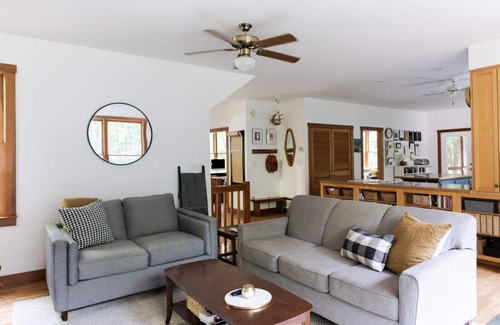 Athens House | Cozy Athens Home on the Brook