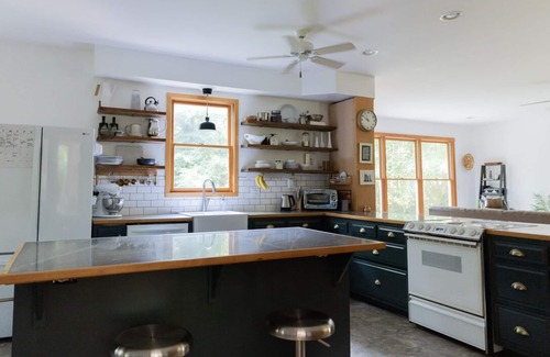 Athens House | Cozy Athens Home on the Brook