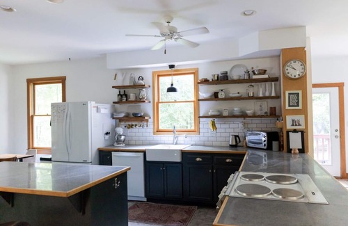 Athens House | Cozy Athens Home on the Brook
