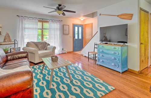Auburn Cottage | Cozy Auburn Retreat w/Hot Tub - Walk to Lake
