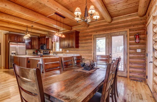 Zion National Park East Entrance House | Cozy authentic 5 bedroom cabin minutes from Zion