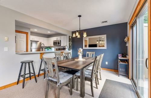 Tannersville House | Cozy Autumn Retreat – Fireplace, Game Room & 1 Min. to Camelback