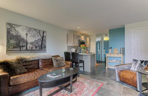 Acme Apartment | Cozy Aviation Style Lake View Condo at The Shores