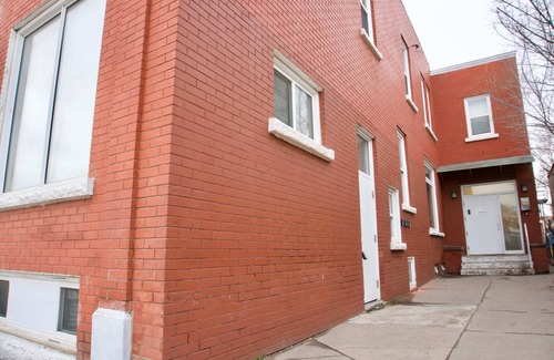 Moose Jaw Apartment | Cozy Bachelor Condo, Downtown, WiFi & Smart TV