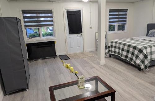 Guelph Apartment | Cozy Bachelor Unit