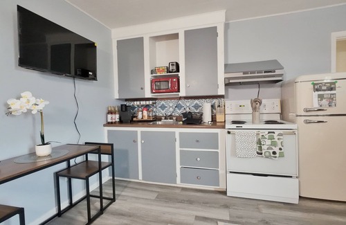 Bridgewater Apartment | Cozy Bachelor w/Balcony - Apt 4