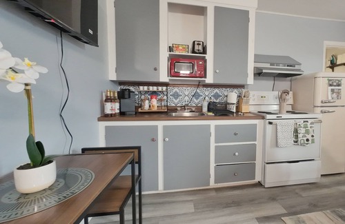 Bridgewater Apartment | Cozy Bachelor w/Balcony - Apt 4