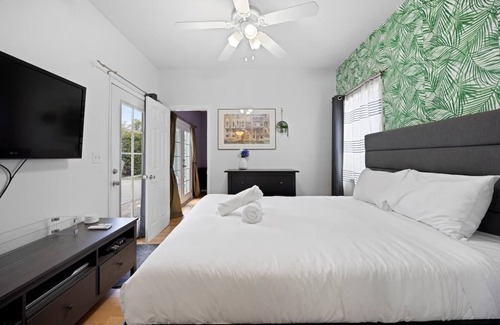 Pico - Robertson House | Cozy Backhouse Stay – Sleeps 2 Beverly Hills Adj