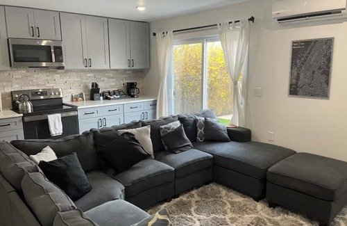 Elizabeth House | Cozy Backyard Oasis near EWR/NYC/American Dream Mall