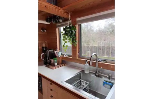 East MLK House | Cozy Backyard Tiny House