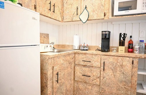 Rock Sound Apartment | Cozy Bahamian Retreat