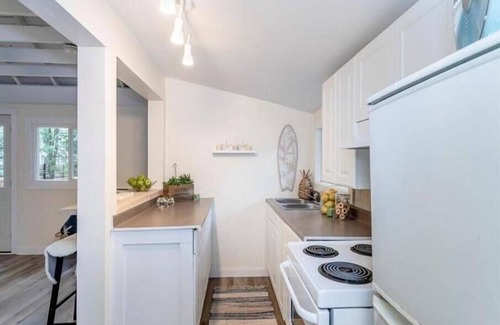 Balm Beach Cottage | cozy balm beach cottage rental