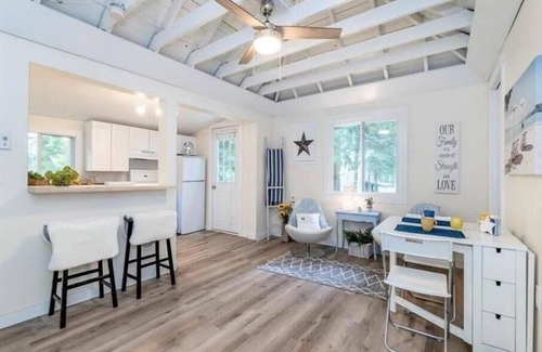 Balm Beach Cottage | cozy balm beach cottage rental